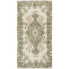 111 x 212  cm  Bej ve Yeşil Renklerde Eski El Yapımı Anadolu Halısı, Madalyon Tasarımlı Halı