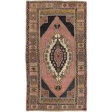 130 x 233  cm  Geometrik Detaylı Otantik El Yapımı Eski Halı