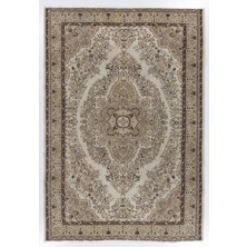 220 x 318  cm  Nötr Renklerde El Düğümlü Eski Madalyon Tasarımlı Anadolu Halısı