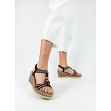 Gdt Ayakkabı Siyah Renk Dolgu Topuk Taş Işlemeli Lastikli  Hafif  Topuk Kadın Sandalet