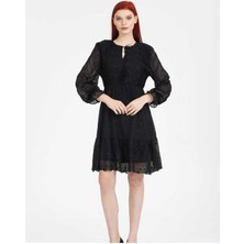 Boyundan Bağlamalı Nakış Detaylı Şifon Elbise