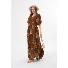 V Yaka Çiçek Desenli Yırtmaçlı Viskon Elbise