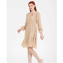 Boyundan Bağlamalı Nakış Detaylı Şifon Elbise