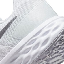 Nike Revolution 6