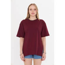 Kadın Bordo Yuvarlak Yaka Oversize Yandan Yırtmaçlı T-Shirt Tişört