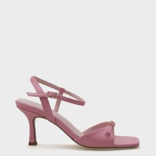 Dale Orta Topuklu Bilekten Bantlı Tokalı Kadın Sandalet