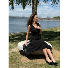 Aisha Elbise Kadın Ithal Krep Kumaş Kruvaze Yaka Eteği Kloş Kolsuz Mini Elbise