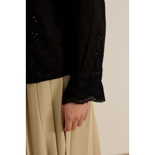Floral Detaylı Güpür Gömlek