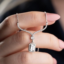 Vaoov 925 Ayar Gümüş Beyaz Baget Taşlı Sallantılı Hediye Kolye