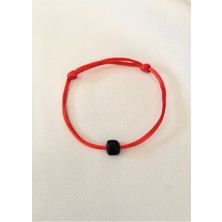 Siyah Cam Küp Boncuklu Kırmızı Ip Bileklik