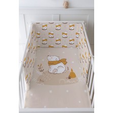 Tuğba Kuğu Bebek Başucu Koruyucu ve Baskılı Çarşaflı Uyku Seti - For Baby Serisi - Kahverengi Atkılı Ayı