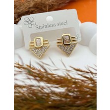 Gold Üçgen Taşlı Çelik Küpe