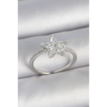 Pirinç Gümüş Renk Zirkon Taşlı Yıldız Model Ayarlanabilir Kadın Yüzük