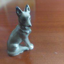 Yükseklik 6 cm  Genişlik 3 cm  Gürcistan Porselen Köpek 1 Adet
