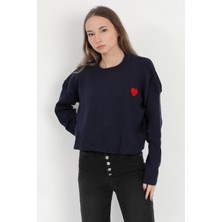 Kadın Lacivert Bisiklet Yaka Kalp Aplike İşlemeli Akrilik Ribana Detaylı Crop Kazak - 3095