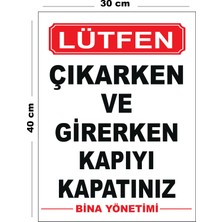 Lucena Metal Çıkarken ve Girerken Kapıyı Kapatınız Bina Yönetimi 30CM x 40CM A3 Büyüklüğünde Uyarı Levhası
