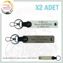Motorcuya, Isim Plaka ve 0 Rh (+) Kan Grubu Yazılı Hediyelik X2 Anahtarlık Takım, Kül Gri-Beyaz-Sk