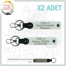 Motor Stiline Uygun Isim Plaka ve 0 + Kan Grubu Yazılı Hediyelik Deri X2 Anahtarlık Seti, Beyaz-Gr