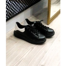 Sneaker Spor Ayakkabı Bağcıklı Ortopedik Beyaz Renk Arkası Siyah Detaylı