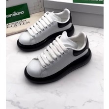 Sneaker Spor Ayakkabı Bağcıklı Ortopedik Beyaz Renk Arkası Siyah Detaylı