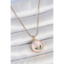 Yeni Xd Çelik Gold Renk Zincir Pembe Mineli Incili Çiçek Işlemeli Portre Model Kadın Kolye Kampanyalı