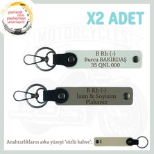 Motorcuya, Isim Plaka ve B Rh (-) Kan Grubu Yazılı Hediyelik X2 Anahtarlık Takım, Kül Gri-Beyaz-Sk