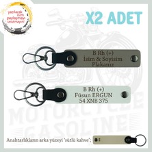 Motorcuya, Isim Plaka ve B Rh (+) Kan Grubu Yazılı Hediyelik X2 Anahtarlık Takım, Kül Gri-Beyaz-Sk