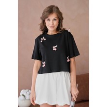 Aksesuar Detaylı Kısa Kol Basic T-Shirt