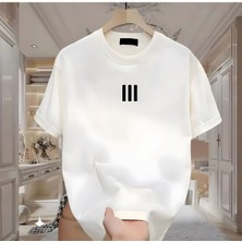 Cakkey 3 Çizgi Baskılı Beyaz Erkek TShirt İnce Oversize Kısa Kol Örme Kumaş
