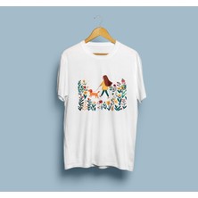 Oversize Çiçekler ve Köpeğini Gezdiren Kadın Tasarım Unisex T-Shirt