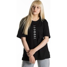 Cakkey Kadın Siyah Önü Ay'ın Evreleri Baskılı Bisiklet Yaka Oversize Pamuklu T-Shirt