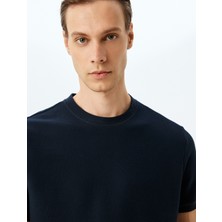 Koton Bisiklet Yaka Pamuklu Dokulu Kısa Kollu Slim Fit T-Shirt