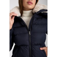 Kadın Kısa Dik Peluş Yaka Çıkarılabilir Kapüşonlu Dolgulu Su İtici Şişme Mont 8507