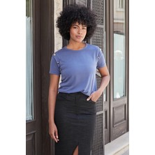 Kadın Kaliteli Modal Kumaş Sıfır Yaka Düğme Aksesuarlı Kısa Kol T-Shirt Bluz-Indigo