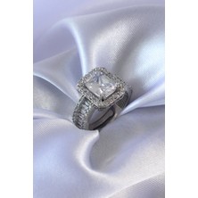 Gümüş Renk Zirkon Taşlı Kadın Yüzük