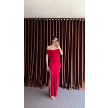 Beli Güllü Yırtmaçlı Kırmızı Elbise