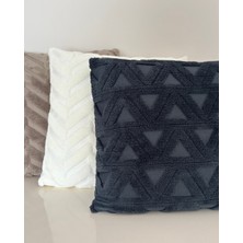 Punch Desenli Çift Taraflı Jakarlı Kırlent,1 ADET,43 x 43  cm ,füme,ekru,vizon