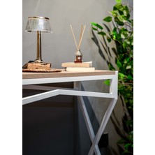 Ahşap Raflı Metal Dresuar – Salon ve Hol Için Çok Amaçlı Dekoratif Raf