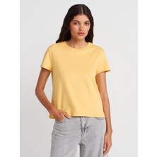 31757 Bisiklet Yaka Dikiş Detaylı T-Shirt-Sarı