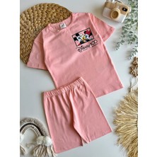 Kız Çocuk Disney 100 Koleksiyonu Pembe Şortlu Takım (2-8 Yaş) | Mickey Minnie Baskılı Yazlık Pamuklu Ikili Set | Kısa Kollu Tişört + Şort | Nefes Alabilen Kumaş | Günlük & Tatil Kombini