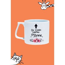 Bu Kadın Harika Bir Anne Anneler Günü Tasarım Baskılı Beyaz Lüks Sap Kupa Bardak