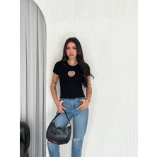 Kalp Taş Detaylı Kısa Kollu Bisiklet Yaka T-Shirt
