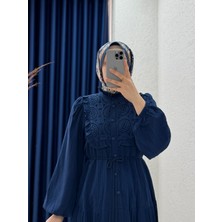 Ebrar Store Sorina Önü Dantelli Katkat Detaylı Müslin ELBISE-PA9505 Lacivert