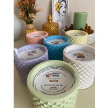 Dekoratif Yeşil Elma Kokulu Yeşil Taş Kap Mum – 300G Doğal Soya Wax, Ahşap Fitilli, El Yapımı ve Vegan