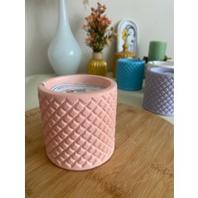 Dekoratif Egzotik Meyve Kokulu Pembe Taş Kap Mum – 300G Doğal Soya Wax, Ahşap Fitilli, El Yapımı ve Vegan