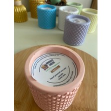 Dekoratif Egzotik Meyve Kokulu Pembe Taş Kap Mum – 300G Doğal Soya Wax, Ahşap Fitilli, El Yapımı ve Vegan