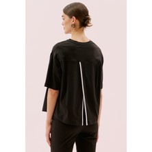 Biye Detaylı Arkası Yırtmaçlı T-Shirt Siyah Y2523802_001