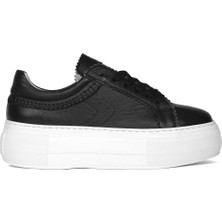 Celal Gültekin Kadın Siyah Bağcıklı Kalın Tabanlı Deri Sneaker