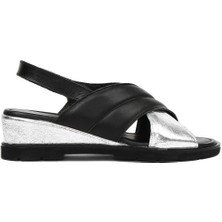 Kadın Siyah Gümüş Bilekten Bantlı Deri Sandalet