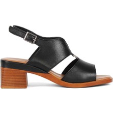 Kadın Siyah Bilekten Bantlı Deri Sandalet